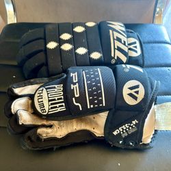 Ice hockey gloves