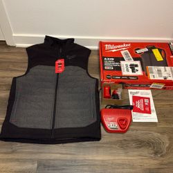 Milwaukee Men's Small M12 12V Lithium-Ion Cordless AXIS Gray Heated Vest Kit with (1) 2.0 Ah Battery and Charger