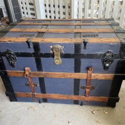 Vintage Trunk 