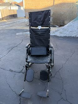 WHEEL CHAIR IN GOOD  CONDITION. $70.00 OR BEST OFFER.