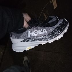 new hoka mens 81/2 reg 150. ****** only 55.dollars *****