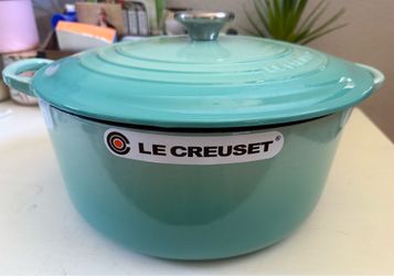 LE CREUSET - Large round dutch oven
