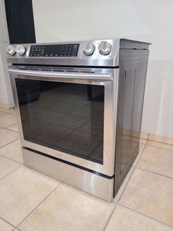 Samsung Stainless Steel Electric Range 5 burners and conventional oven
