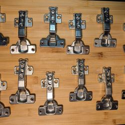 MEPLA (12) 17M (502 321 00 00) Hinges w/(592 393 86 00/591 390 63 00 Base Plates - Germany