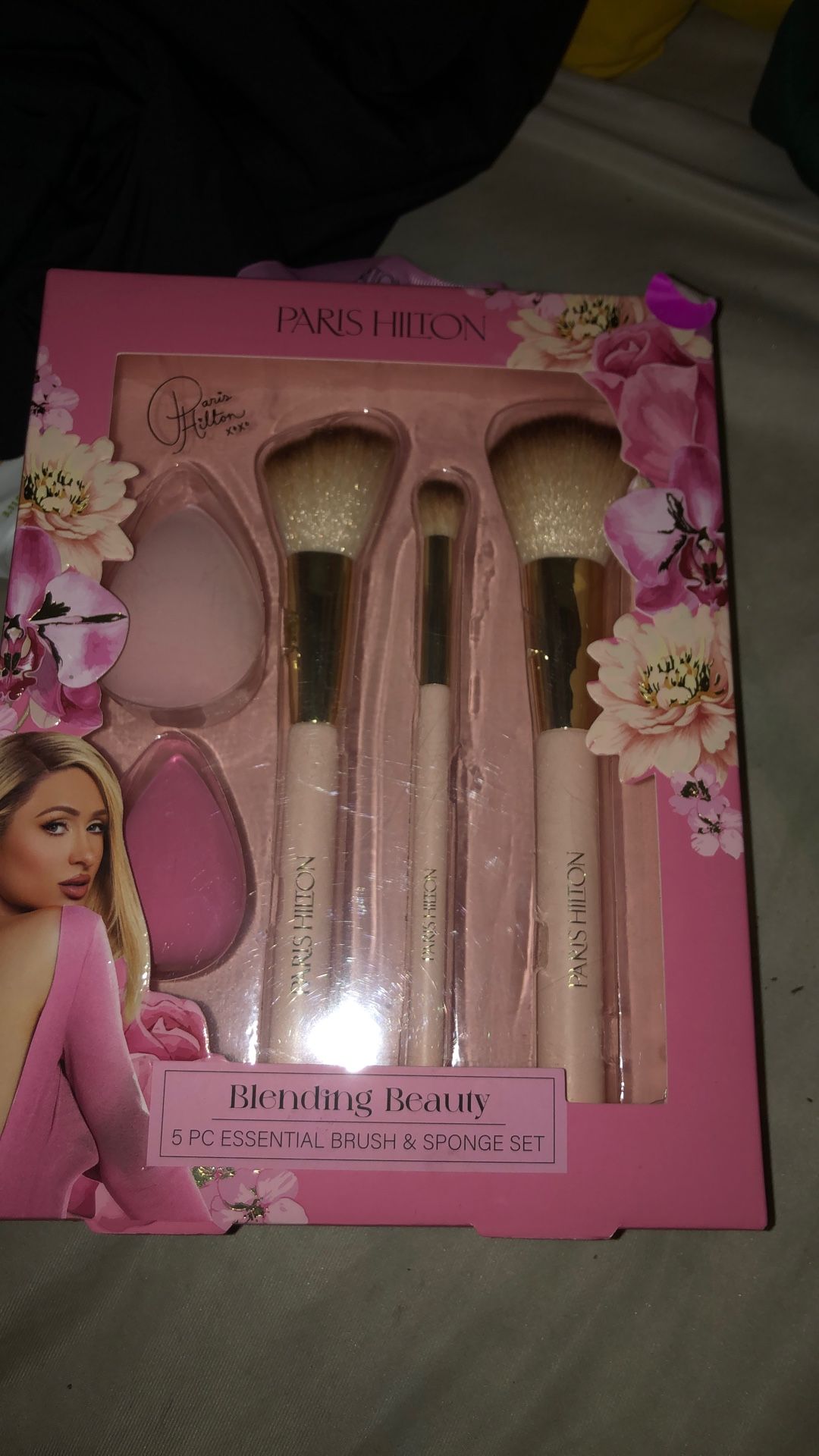 Paris Hilton make it brushes