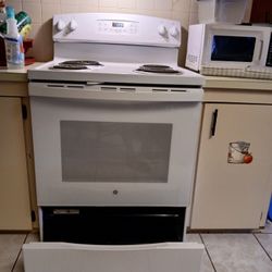 GE 30" FREE Standing Self Standing Self Cleaning