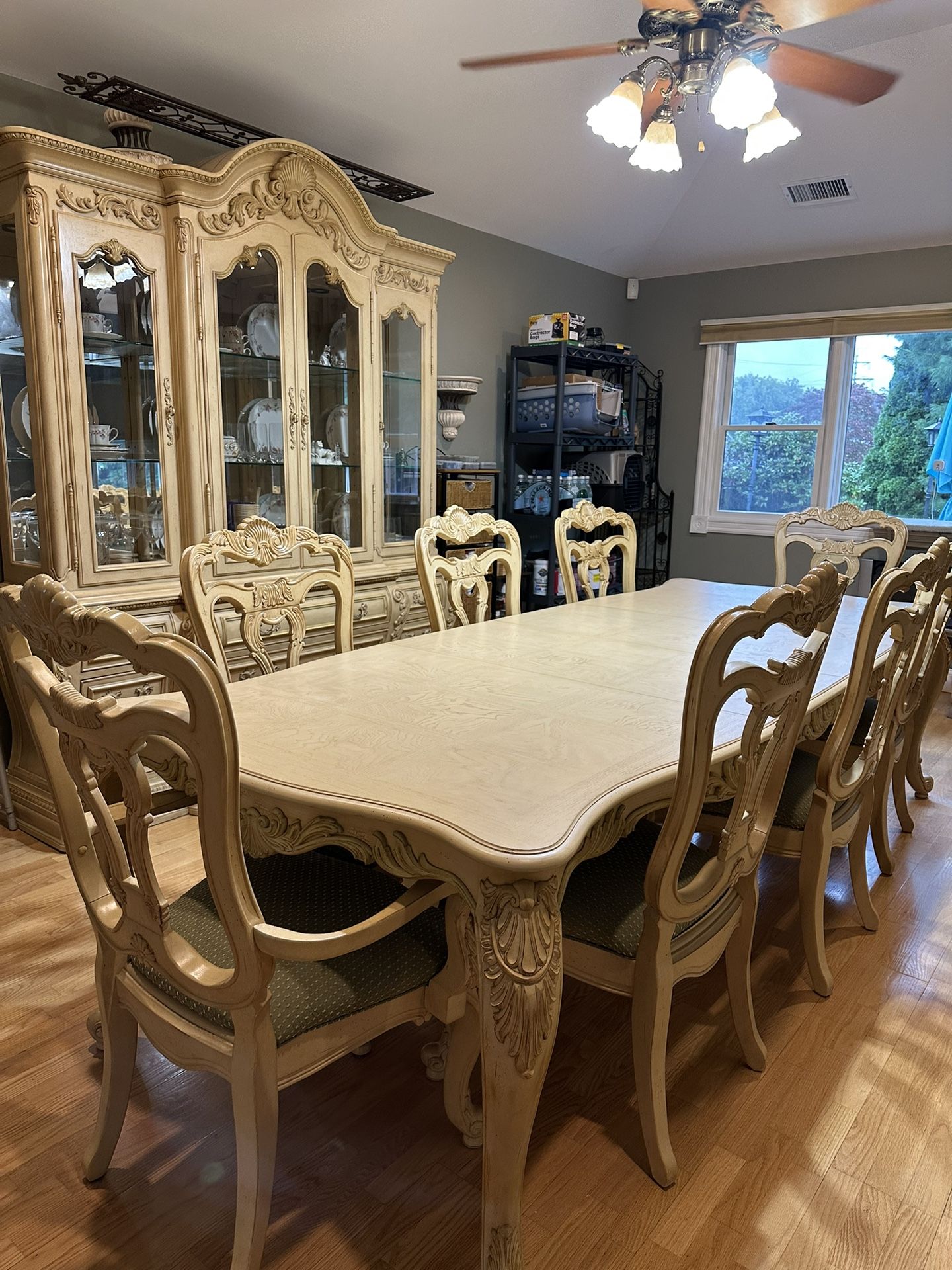 Thomasville Palais Jardin Dining Room Table And 8 Chairs