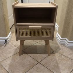 Nightstand/bedside table 