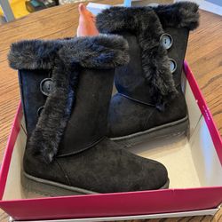Women’s Boots Size 8