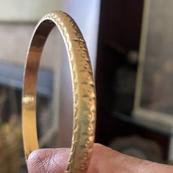 18K Gold Bangle Bracelet 