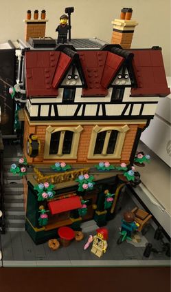 LEGO Icons Tudor Corner Building for Adults