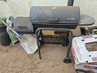 Char-Broil Charcoal Smoker Grill on Wheels