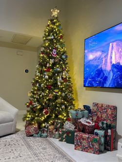 9FT Pre-Lit Cashmere Sierra Pine Christmas Tree - Only Used Once, Purchased In 2025 - MOTIVATED TO SELL; PICK-UP SATURDAY!