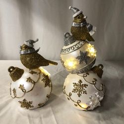 2 Piece Glittered Cardinals on Ornaments by Valerie