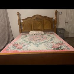 California king Frame And Mattress 