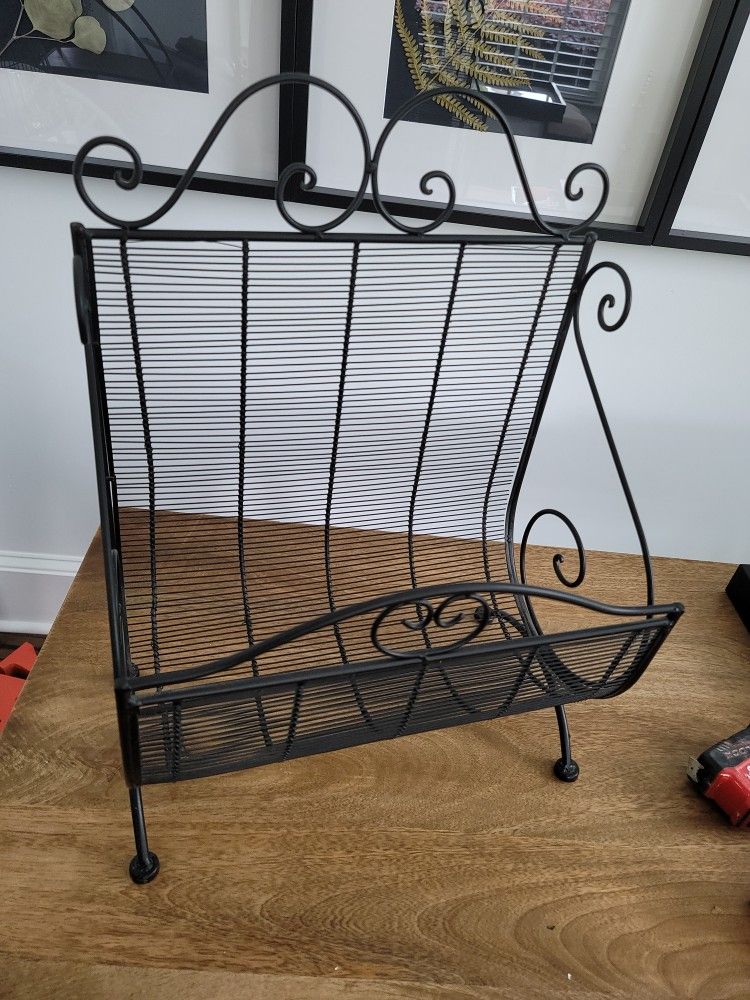 Metal Wire Magazine Towel Holder Rack Black
