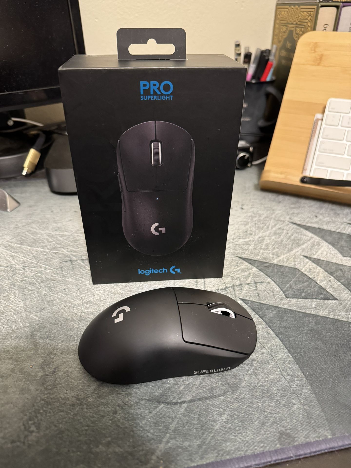 LOGITECH G PROX SUPERLIGHT WIRELESS GAMING MOUSE — LIKE-NEW