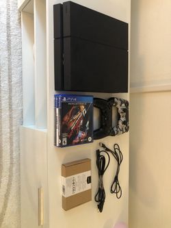 PS4 - PlayStation 4 with 2 Controllers And 3 Games 