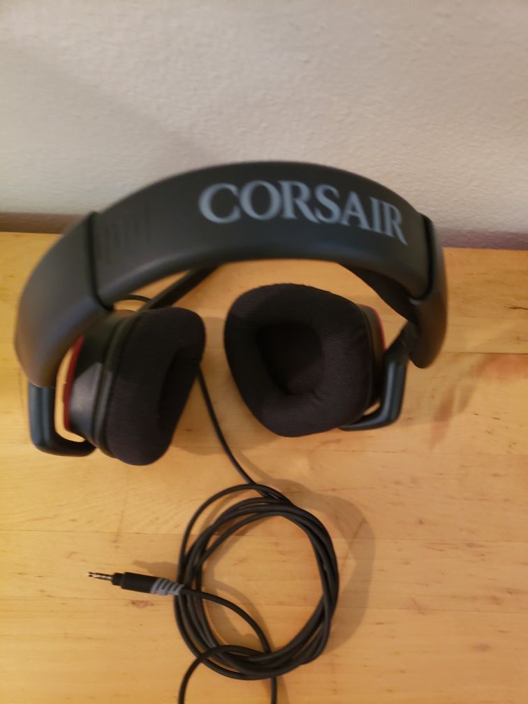 Beautiful Corsair game headphones with microphone