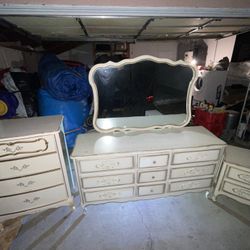 Dresser Set