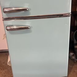 Retro compact Refrigerator with freezer