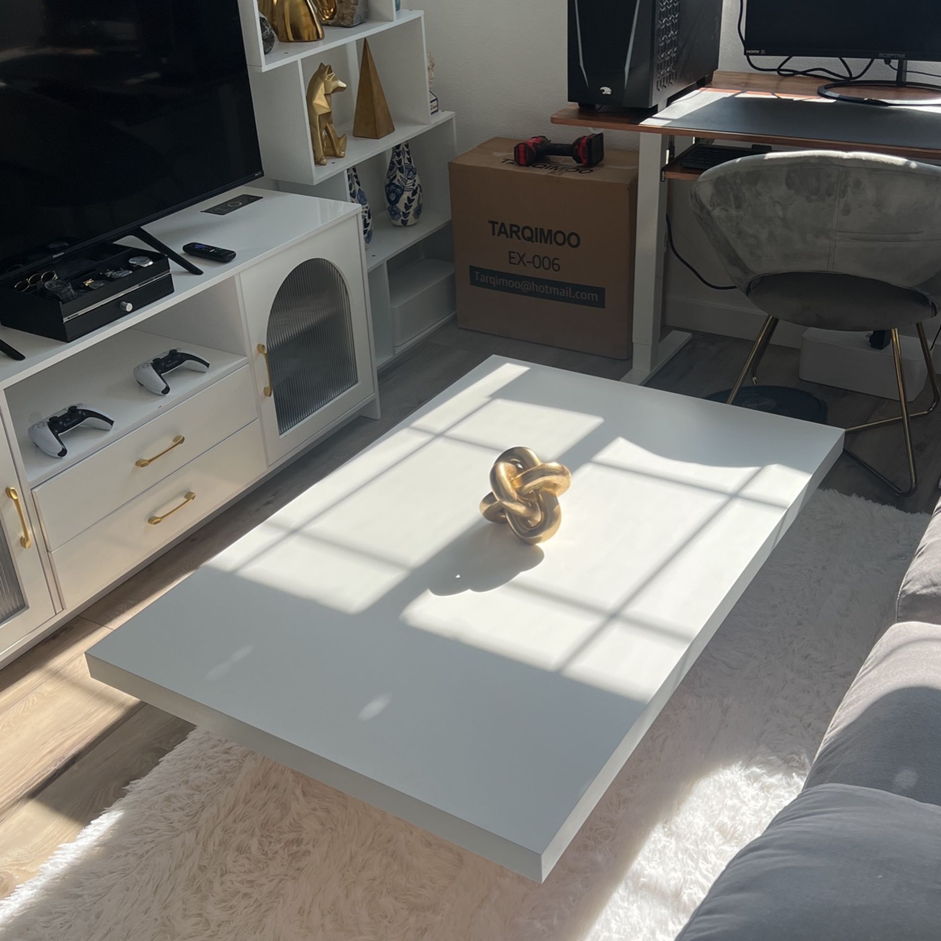 Brand New Coffee Table Just doesn’t Fit For A Office But Perfect For A Living Room 