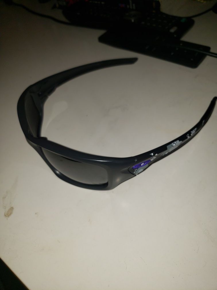 Genuine Oakley sunglasses, infinite hero