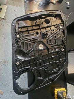 2017–2022 Kia Sportage Front Right Passenger Window Regulator Panel