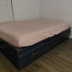 Full Size Bed With 3 Drawers 