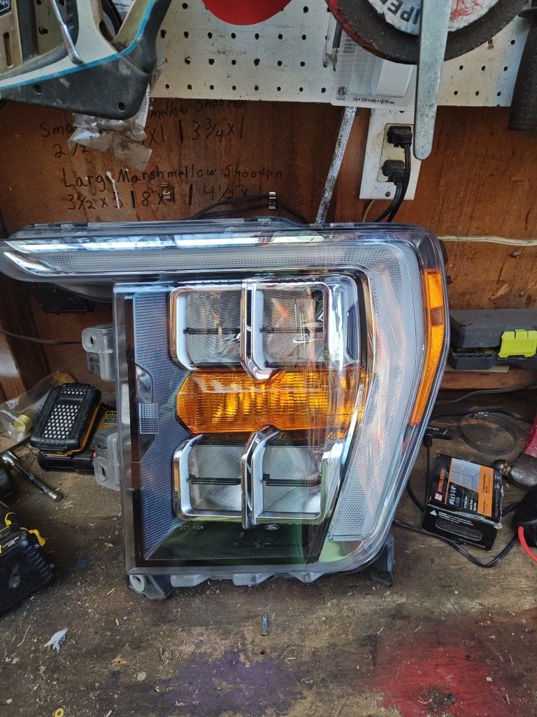 Ford F150 Raptor Drivers Headlight 2022