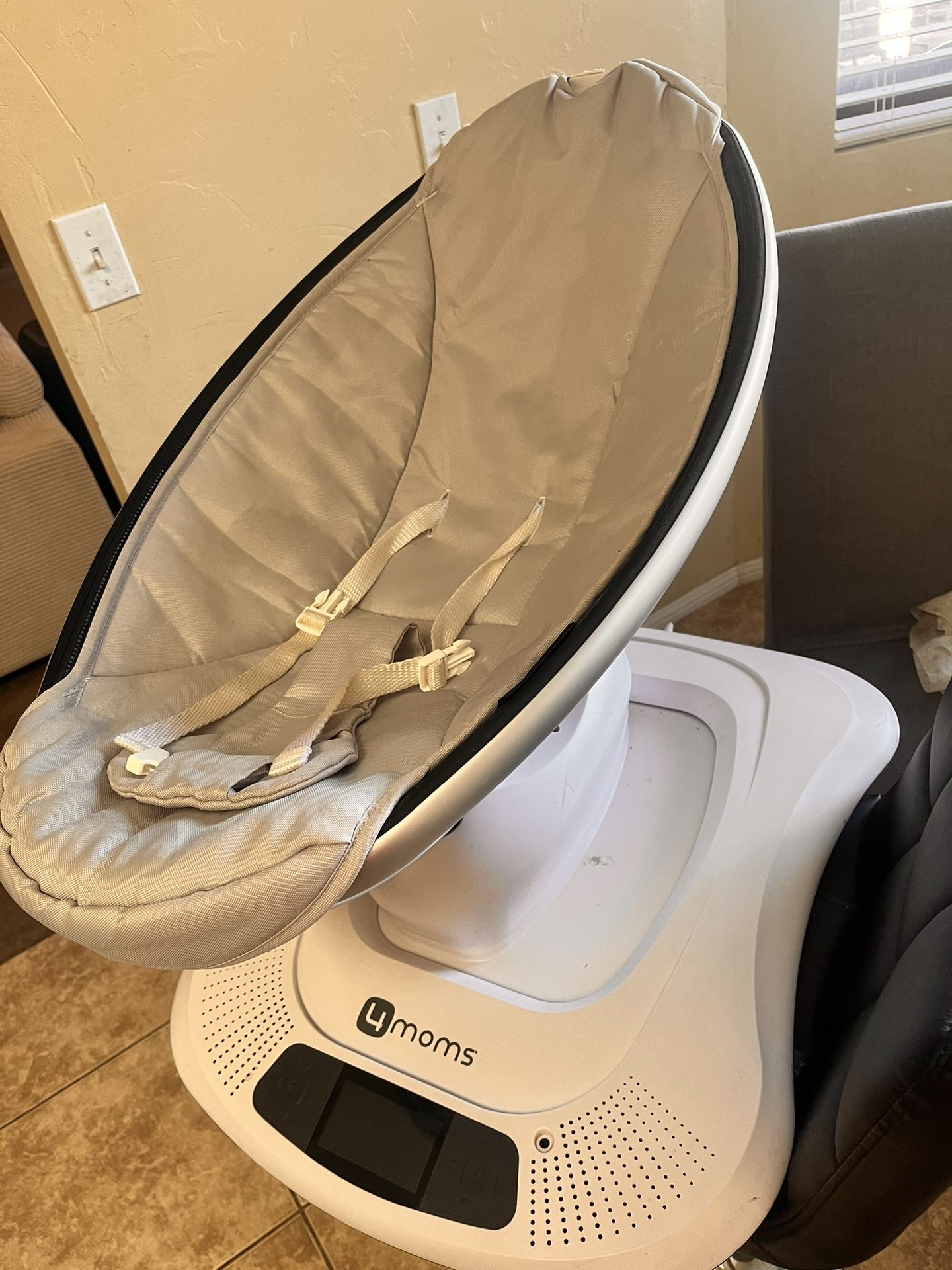 4moms MamaRoo Multi-Motion Swing