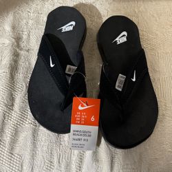 Nike Flip Flops 🩴 
