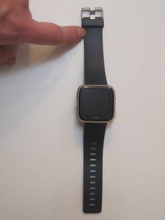 Fitbit Versa Fitness Smartwatch FB504 Rose Gold Aluminum Case

