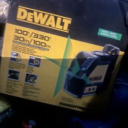 DEWALT 100 ft. Green Self-Leveling Cross Line Laser Level with (3) AA Batteries & Case