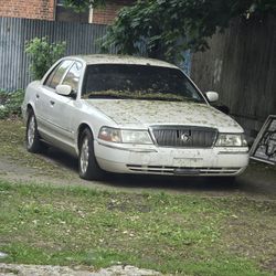 Grandmarquis  Work Horse  Good For Cab Or Food Delivery Ac&heat Work Need Battery  Charge Or Change Good Spare Tire 
