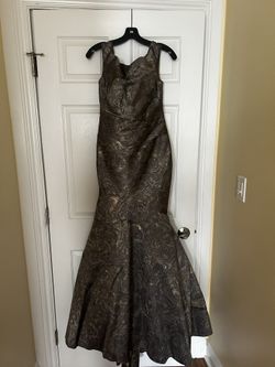 Worn once, in very good condition, like new, size 4