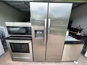 Stainless Steel Kitchen Appliance Set – Refrigerator, Stove, Microwave & Dishwasher