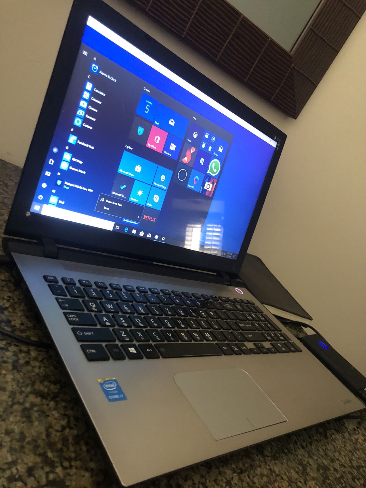 Toshiba S55-00E00M 15.6” LED Intel Core I7 2.4ghz CPU 12GB HDD 256GB Solid State Drive Win 10 Brushed Aluminum Body