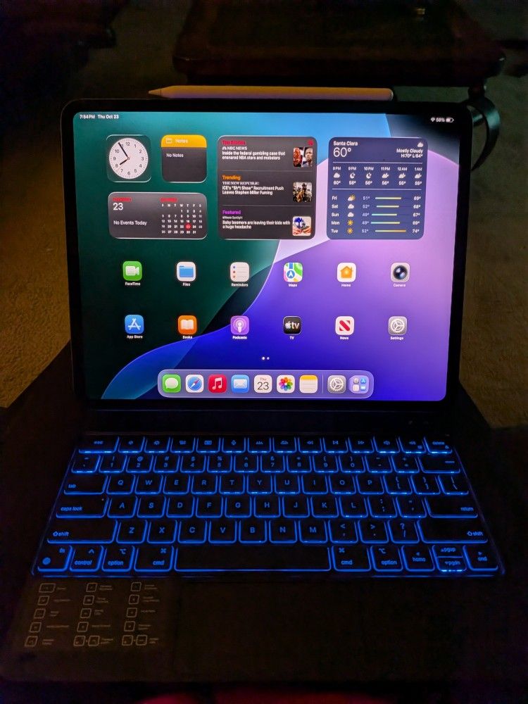 M4 iPad Pro 13in W/ Keyboard And Pen