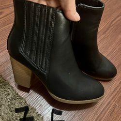 Women’s Boots Size 7.1/2 