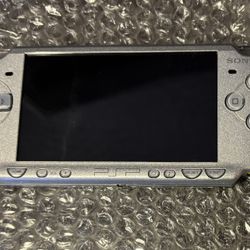 SILVER PSP 2000 JPN 