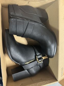 Apt 9 Boots Size 8
