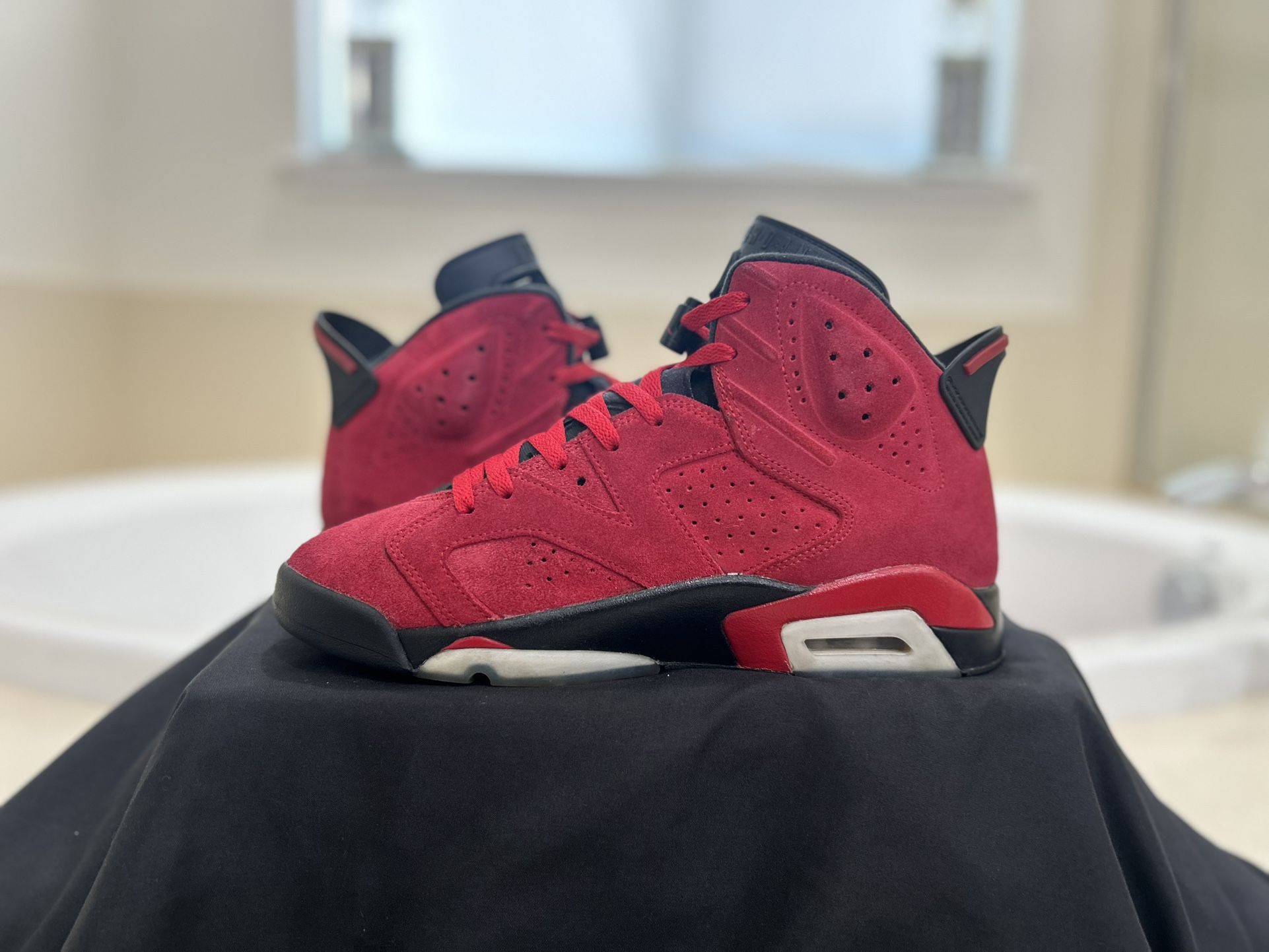 Air Jordan Retro .9.5m. 109$