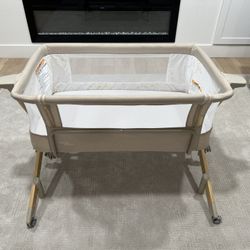 Evolur Stellar Bassinet and Bedside Sleeper