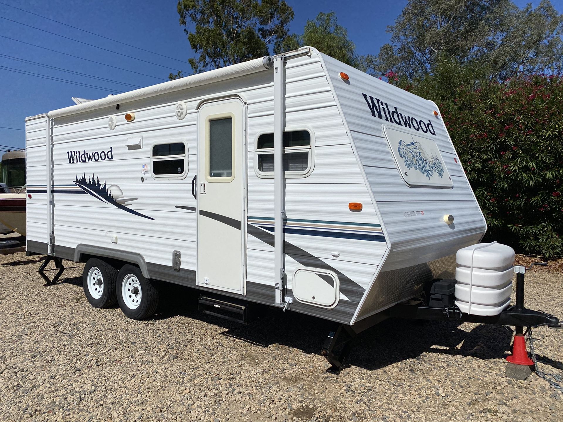 2006 wildwood’ by Forest river 22FT fully self-contained excellent condition