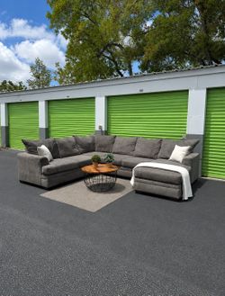 Sectional Couch Sofa - Rooms To Go - Gray - Delivery Available 🚚