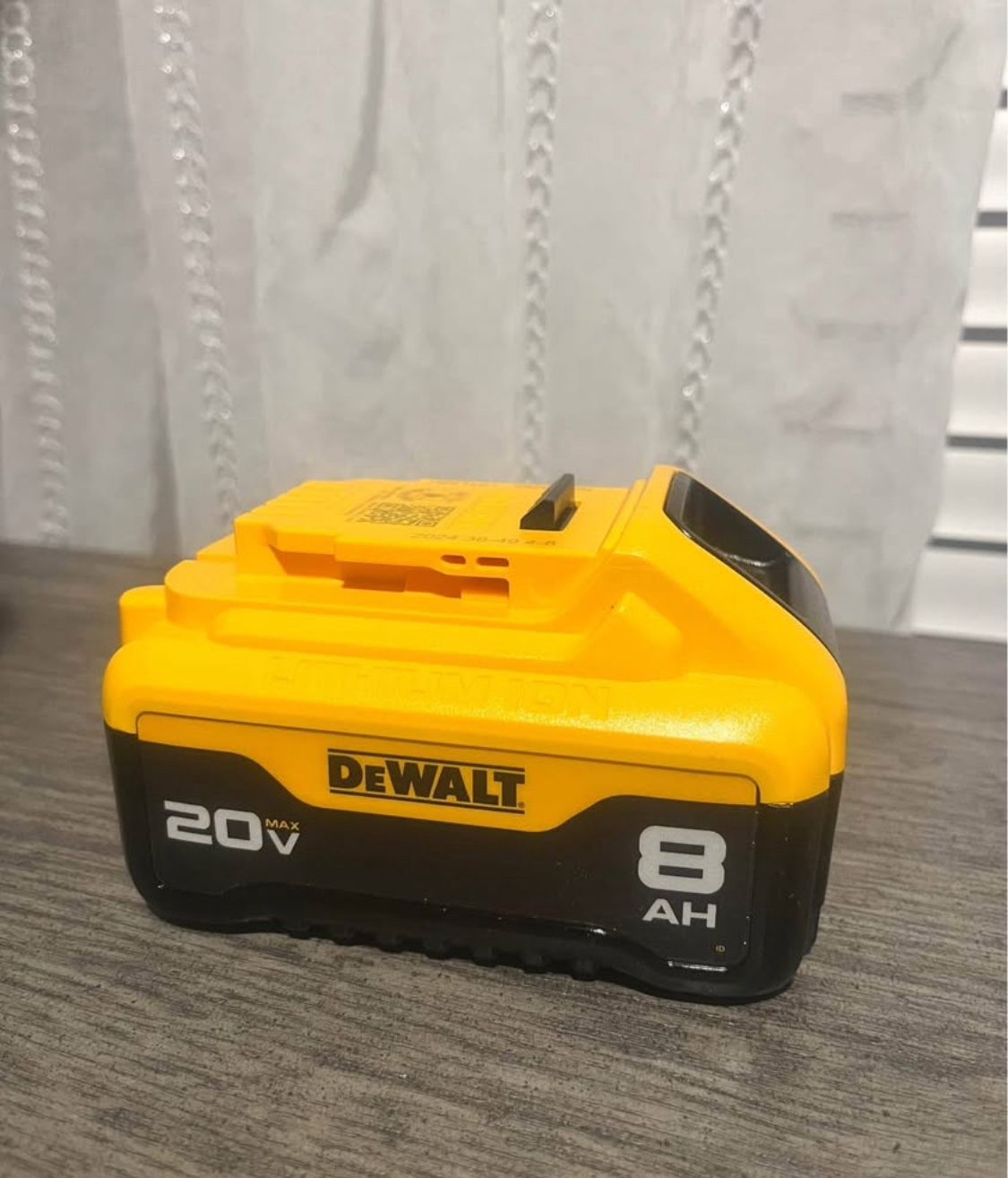 DEWALT MAX* 20V Lithium-ion Battery - (8 Ah)