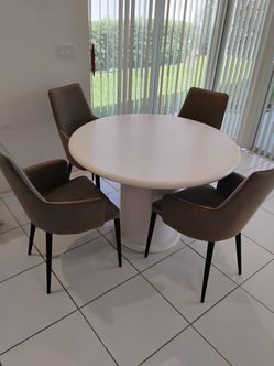 Kitchen Table & Chairs