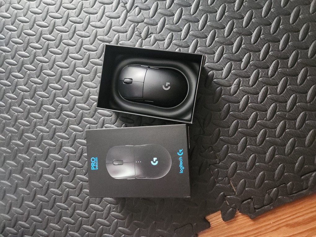 Logitech G Pro + Charging Dock