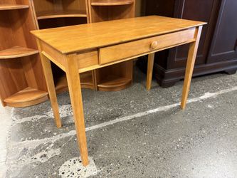 Honey Wood Traditional Shaker Desk w/ Pull Out Tray